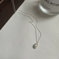 Collana minimalista in argento S925 con pendente di perla organica su catena sottile - Argento