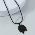 Détail du pendentif fantôme noir mat et de la chaîne de boîte sur support blanc - Noir