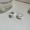 Pendientes de tuerca en forma de C de plata de ley S925 con textura mate cepillada - Plata 925 / Plateado