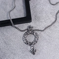Collar con colgante de símbolo de género y textura de lava en cadena de acero - Estilo de Hombre