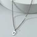 Minimalistische quadratische Edelstahl-Halskette mit hohlem Design der Nummer 7 - Stahlfarbe