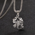Collar hip-hop para hombre con colgante de escorpión plateado y cadena de caja plata - Plateado