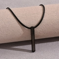 Collar de hombre con colgante de columna rectangular minimalista en colores del arco iris - Negro