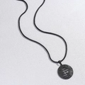 Collar minimalista de acero inoxidable negro con colgante de tierra y mapa del mundo - Tierra Hueca (Negro) / Negro