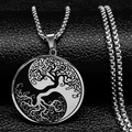 Détail macro du pendentif Arbre de Vie Yin Yang en argent sur fond noir texturé - Style Chaîne Box / Argent Arbre de Vie (Yin Yang)