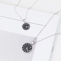 Conjunto de collar con colgante de reloj minimalista de acero inoxidable y esfera negra - Reloj Grande + Cadena de Perlas Cuadradas