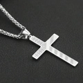 Collana con pendente a croce in acciaio al titanio lucido con design bandiera USA e catena lunga - Argento