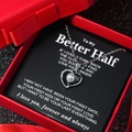 Herzanhänger-Halskette mit Perle und Diamanten in einer roten Geschenkbox mit Karte - Silber