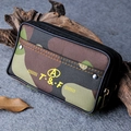 Sacoche ceinture homme en toile camouflage avec double fermeture éclair et logo T&F sur bois - Vert