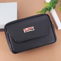 Detail der schwarzen Gürteltasche aus Leder mit Lychee-Narbung und zwei Reißverschlüssen - Horizontal Schwarz / 6-Zoll (16cm)