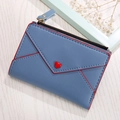 Hellblaues Mini-Kartenetui aus PU-Leder im Umschlagdesign mit rotem Herz-Dekor - Blau