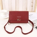 Bolso bandolera para móvil color rojo vino elegante con cierre dorado floral y cuero - Burdeos