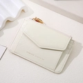 Mini porte-monnaie blanc crème texturé avec fermeture éclair dorée et lettrage - Beige