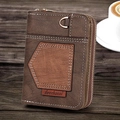 Portefeuille bicolore zippé pour homme avec texture cuir marron sur bureau en bois - Café Foncé