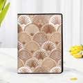 Petit portefeuille élégant pour femmes avec motif coquille beige et or sur marbre - Khaki