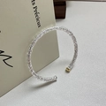 Retro S925 Sterlingsilber Armreif mit floralen Gravuren und goldenen Akzent-Details - Tang-Gras-Muster Armband (SZQ021) / 925er Silber