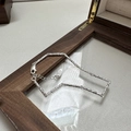Bracelet minimaliste en argent sterling S925 avec texture martelée sur une boîte - Style Argenté Martelé (SLT036)