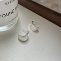 Minimalistische S925 Sterling Silber C-Bogen Ohrstecker mit fein gebürstetem Matt-Finish - 925er Silber / Polierter Glatter Stil