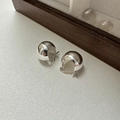 Pendientes de bola en plata de ley S925 pulida con un diseño redondo y minimalista - Estilo Liso (EHK044)