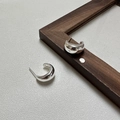 Orecchini a perno a C in argento sterling S925 lucido con texture milgrain vintage ai bordi - Argento 925 / Argento (EHG064)