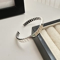 Bracelet jonc ouvert en argent sterling S925 avec texture d'engrenage sur écrin - Argent 925 / Argent (SZP008)