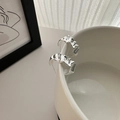 Orecchini a cerchio plissettati in argento S925 su una tazza di ceramica minimalista - Argento 925 / Stile Argento Stropicciato Irregolare (JZG049)
