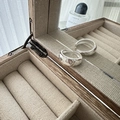 Minimalistischer S925 Sterlingsilber Ring mit Hammerschlag-Textur in einer hölzernen Schmuckbox - Einstellbar Offen / Silber (JZH036)