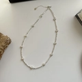 Collana in argento sterling S925 con perle delicate e perline d'argento irregolari su una catena - Collana di Perle Stella Scintillante / Bianco