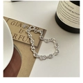 Detalle de la pulsera de plata S925 pulida con eslabones entrelazados y cierre de langosta - Plata 925 / Plateado (SLS006)