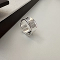 Anillo minimalista de plata S925 con textura ondulada y grabado DREAM COME TRUE - Abierto Ajustable / Plateado