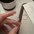 Boucles d'oreilles C en argent s925 minimalistes avec géométrie irrégulière métal fluide - Style profilé irrégulier (EHN013) / Argent 925 / Argenté