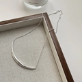 Collana sorriso minimalista in argento sterling S925 con pendente a barra curva - Stile A Design Curvo Sorriso (XLU030) / Argento 925