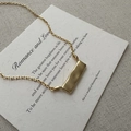 Minimalistische S925 Silberkette mit matt gebürstetem Goldanhänger in quadratischer Form - 925er Silber / Gold