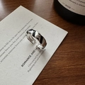 Anello aperto minimalista in argento S925 con strisce diagonali in smalto nero su carta - Aperto Regolabile / Strisce Diagonali Nero E Argento (JZB095)