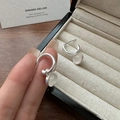Pendientes de aro en plata S925 mate con piedras preciosas blancas translúcidas - Ágata