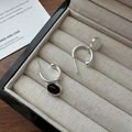 Elegantes pendientes de plata de ley S925 con piedras negras ovaladas en bandeja de terciopelo - Ágata negra