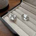 Elegant 925 sterling silver earrings with matte wrinkled texture in a luxury gift box - Crumpled Round Style (EHI035) / 925 Silver / Silver