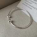 Minimalistisches S925 Sterling Silber Armreif mit polierten Metallkugeln und Glanz - 925er Silber / Doppelkugel Offener Stil (SZP037)
