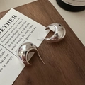 Polished S925 sterling silver chunky C-shaped hoop earrings on a rustic wooden tray - Mirror Polished C-Shape Style (EHZ001) / 925 Silver
