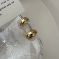 Orecchini a perno minimalisti a forma di fagiolo dorato su vassoio di vetro lucido - Argento 925 / Oro (EHR061)