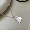 Collana minimalista in argento sterling S925 con pendente rettangolare inciso con testo - Argento 925 / Piastrina Frammentata Argento con Lettere (33TL12)