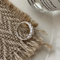 Minimalistischer S925 Sterlingsilber Ring mit Hammerschlag-Textur auf Leinen-Hintergrund - Einstellbar Offen / Unregelmäßiger Texturstil (JZX007)