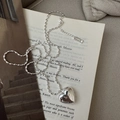 S925 sterling zilveren hartjes ketting op een boek met een gepolijste spiegelglans - Harthanger (XLU084) / 925 zilver