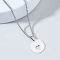 Collana in acciaio inossidabile lucido con ciondolo rotondo a cuore traforato argento - Argento