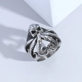 Vintage octopus skull ring for men with detailed tentacles in antique silver finish - One Size / Steel