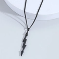 Collana con ciondolo a fulmine nero opaco in acciaio al titanio per uomo stile hip hop - Nero
