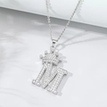 Collana con ciondolo a lettera M e corona in argento con zirconi su sfondo bianco - Color Acciaio