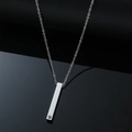 Collana minimalista da uomo con pendente a cilindro in acciaio e zircone su base riflettente - Argento