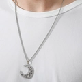 Minimalistische silberne Mondkette aus Titanstahl mit hohl geformtem Sonnen-Design für Paare - Mond Anhänger Halskette