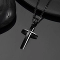 Minimalistische zwart-zilveren roestvrijstalen kruis hanger aan ketting op donkere stenen - O ketting